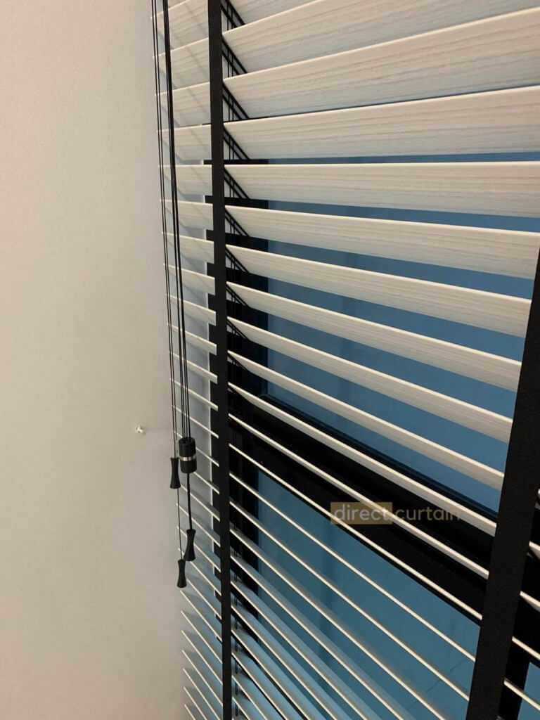 venetian blinds - mist colour with ultra easy lift system