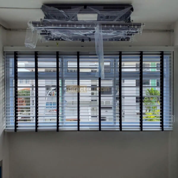 1-loop mono system venetian blinds - black tapes snow-white blinds in kitchen