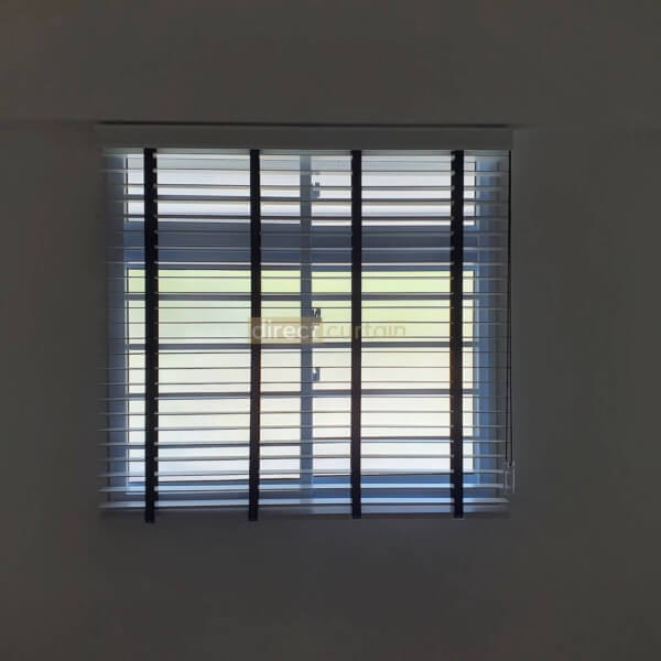 1loop mono system venetian blinds - black tape white blinds in bedroom