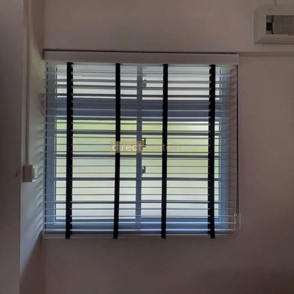 1loop mono system venetian blinds - black tape white blinds in living room