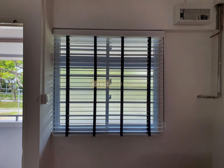 1loop mono system venetian blinds - black tape white blinds in living room