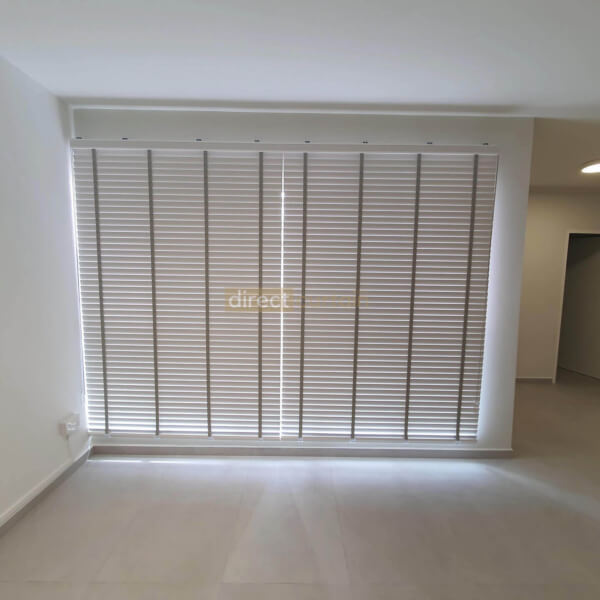 1loop mono system venetian blinds - grey tape snow-white blinds in living room