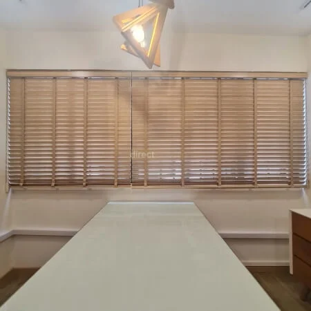 1 Loop Venetian Blind – Caramel-closed