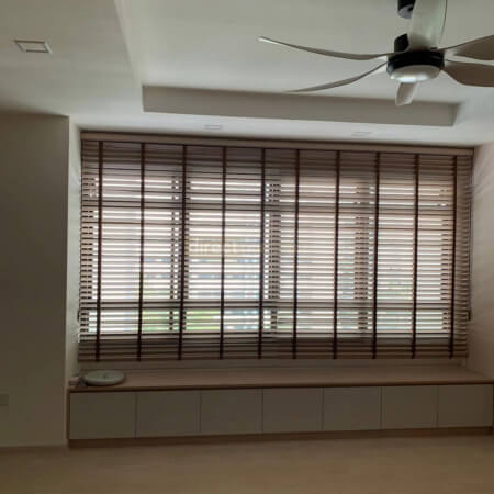 1 Loop Venetian Blind – Latte closed