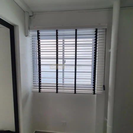 1 Loop Venetian Blind – Snow White | Direct Curtain