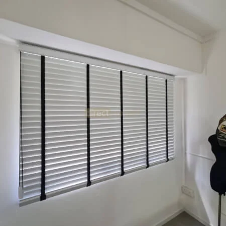 Mono System Venetian Blind – White with black tape