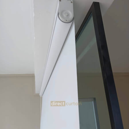 Indoor blackout blind in porcelain white colour close-up-watermark