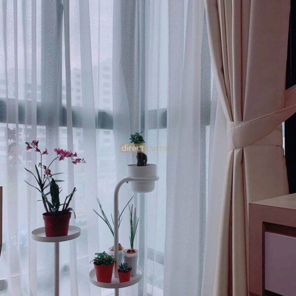 Day curtains with flower pots