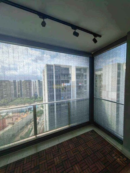 zip track blind in bartley residences
