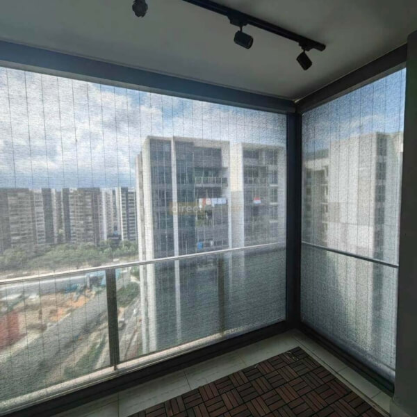 zip track blind in bartley residences