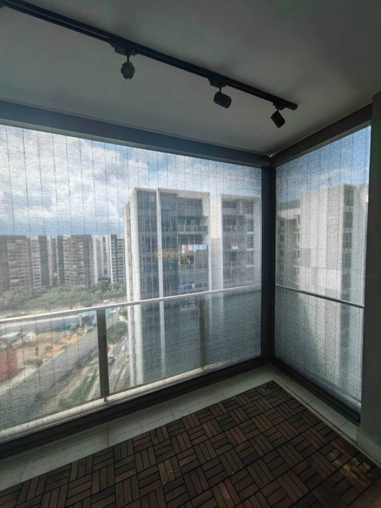 zip track blind in bartley residences