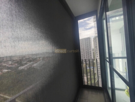 zip track blind in foresque residences
