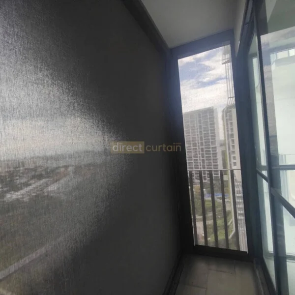 zip track blind in foresque residences