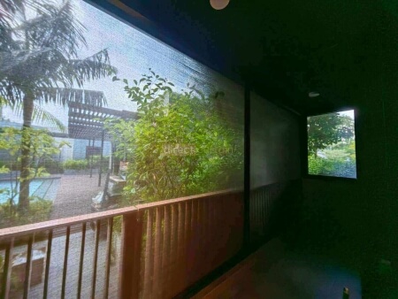 zip track blind in patio