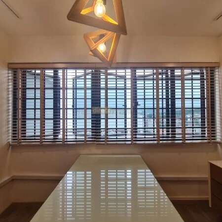 1 Loop Venetian Blind – Caramel-open