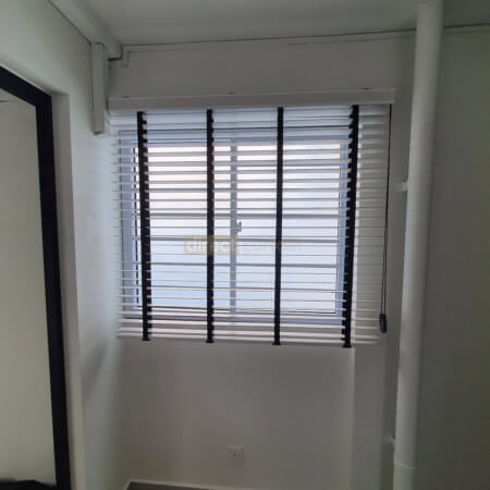 1 loop snow white venetian blinds