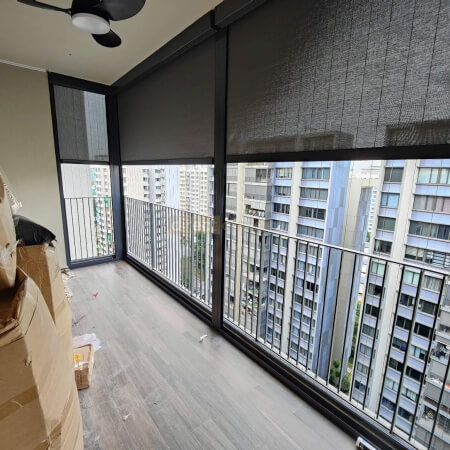 SHYZIP in Singapore Balcony half-closed